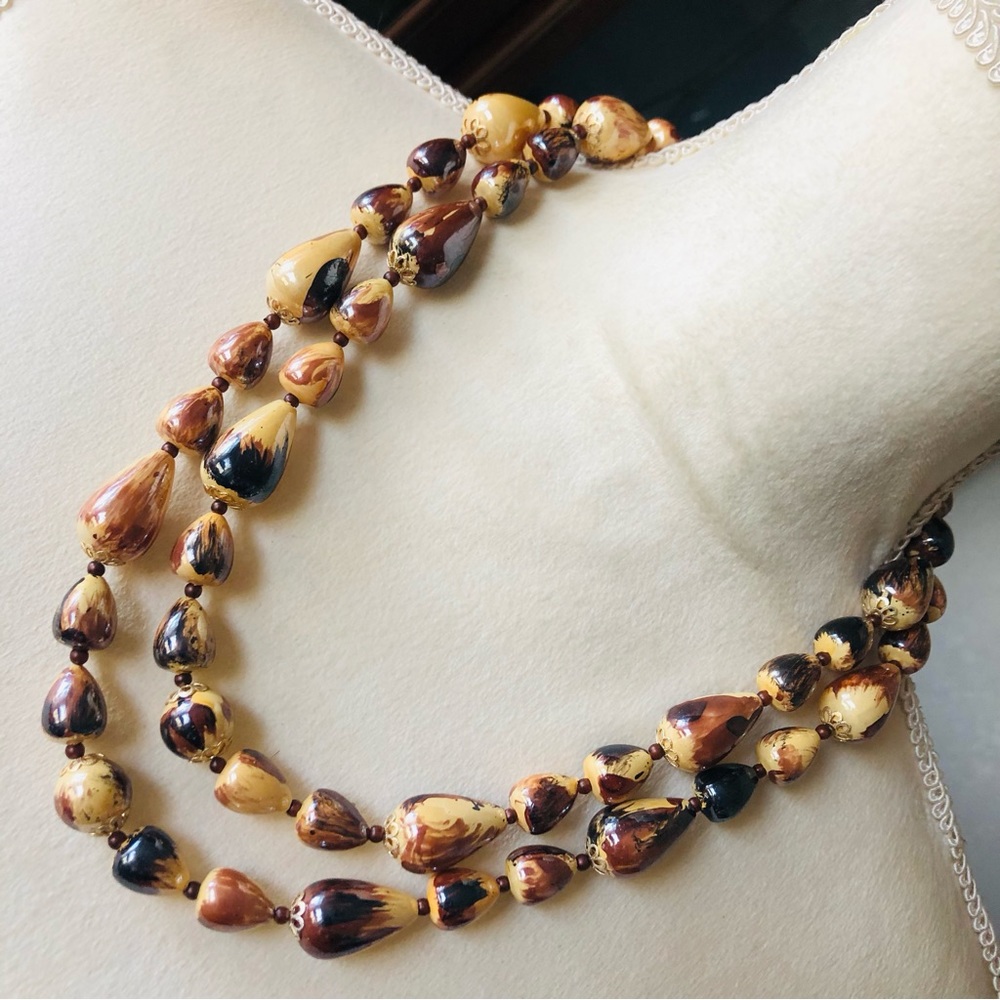 Vintage double strand layered marbled lucite beaded necklace
